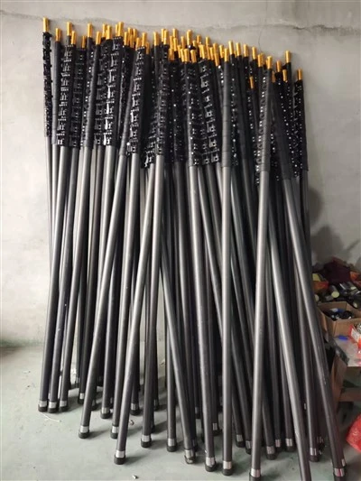 Se pot folosi stâlpi extensibili din fibră de carbon pentru curățarea geamurilor?